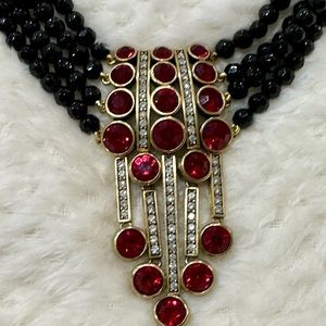 HEIDI DAUS CLASSIC!  Stunning neckline with matching earrings.